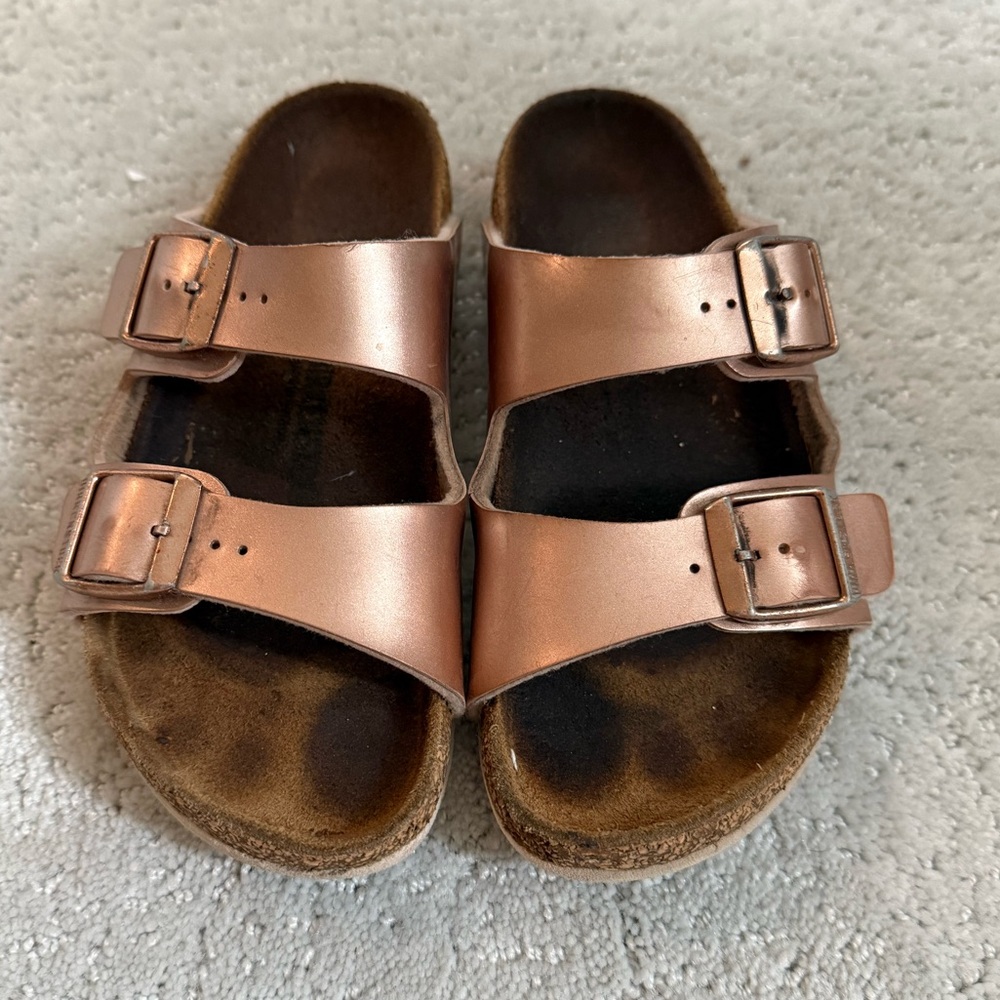 Birkenstock Kids Arizona Sandals in Metallic Rose Gold size 13-13.5 31EU